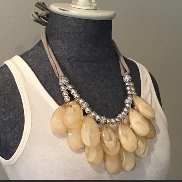 Anthropologie Jewelry - Anthropologie creamy statement necklace.
